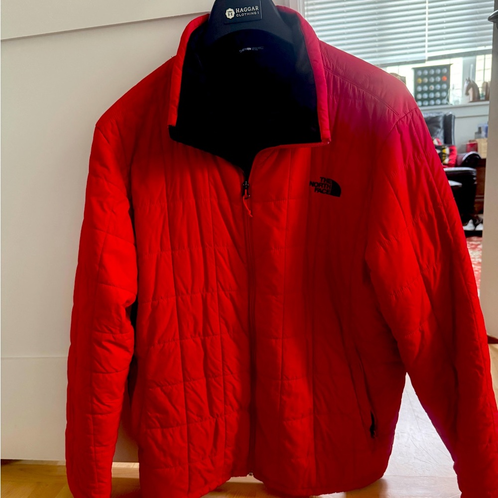 North Face Jacket (Lg) in like new condition.